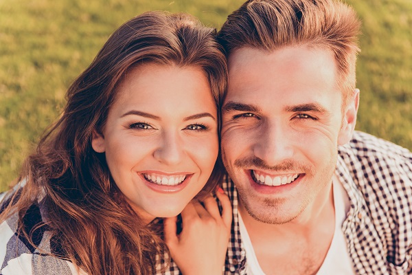 How A Cosmetic Dentist Can Restore Teeth With A Dental Crown